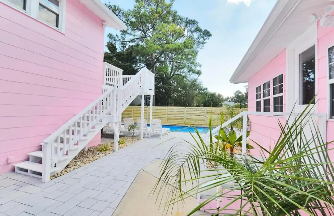 Inn The Pink One-In-A-Million Vacation Home-1