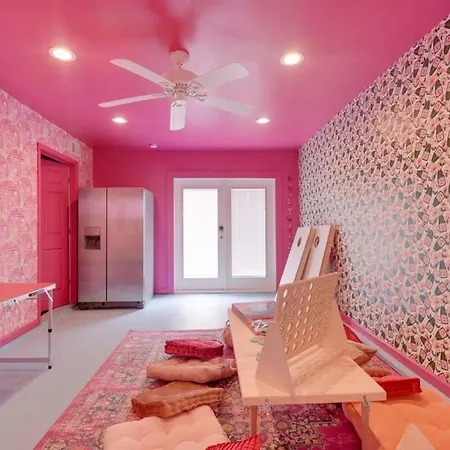 Inn The Pink One-In-A-Million Vacation Home-3